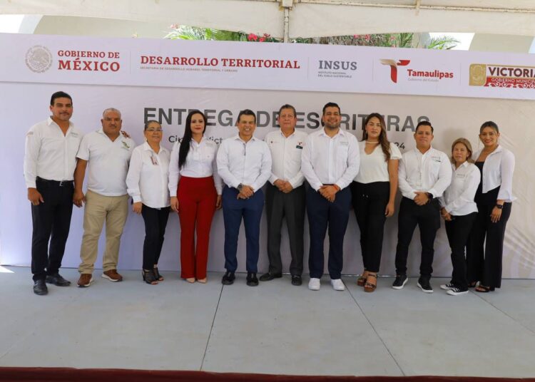 Gobierno de Victoria brinda certeza jurídica patrimonial a 50 familias