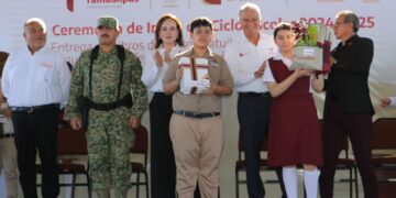 Con entrega de libros y útiles escolares arranca ciclo escolar en NLD