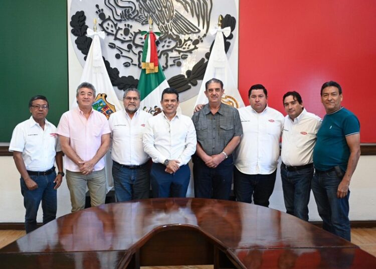 Acuerdan sector empresarial y Lalo Gattás trabajar por Victoria