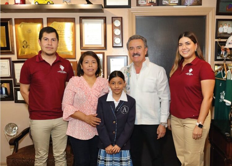 Apoya Gobierno de NLD a 14 estudiantes con programa “Héroes UNE”