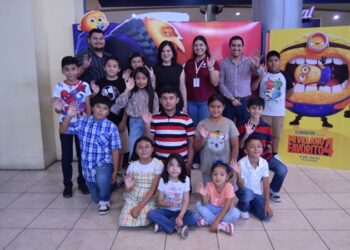 Apoya Gobierno de NLD a 14 estudiantes con programa “Héroes UNE”