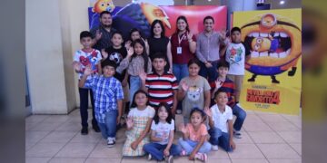 Apoya Gobierno de NLD a 14 estudiantes con programa “Héroes UNE”