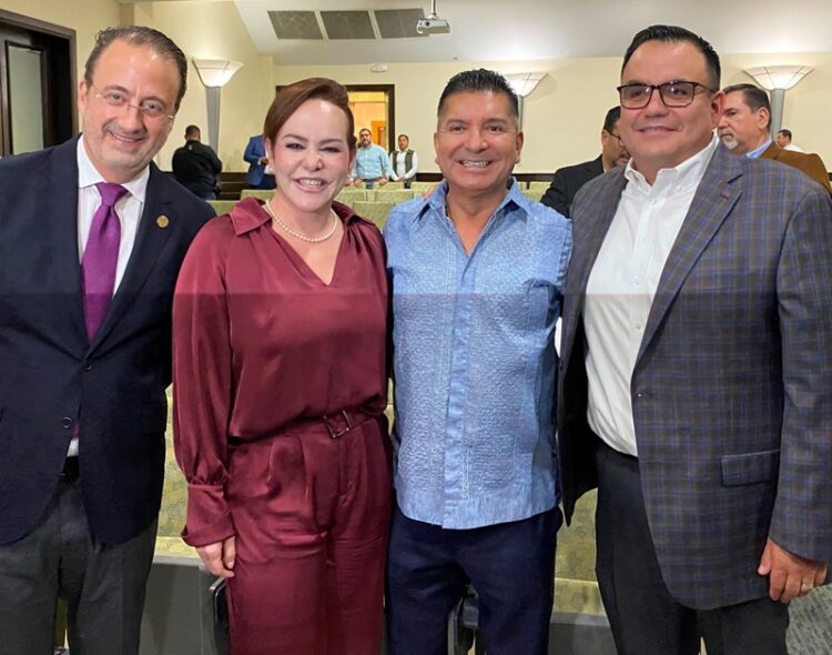 ¡Américo siempre con el magisterio!