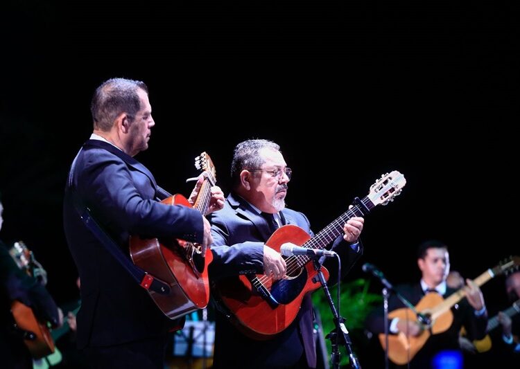 Celebran Américo y María 25 aniversario de la rondalla del hospital de Victoria