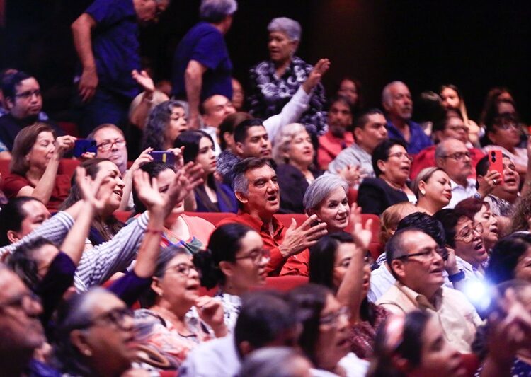 Celebran Américo y María 25 aniversario de la rondalla del hospital de Victoria
