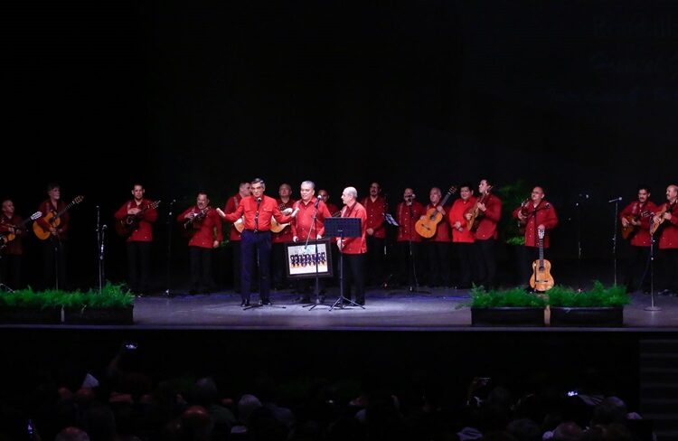 Celebran Américo y María 25 aniversario de la rondalla del hospital de Victoria