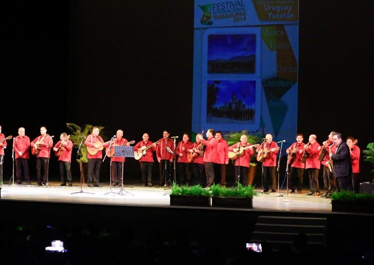 Celebran Américo y María 25 aniversario de la rondalla del hospital de Victoria