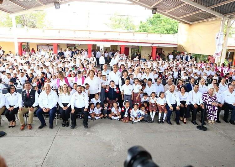 “Con educación y valores estudiantes tendrán un mejor futuro”: Américo