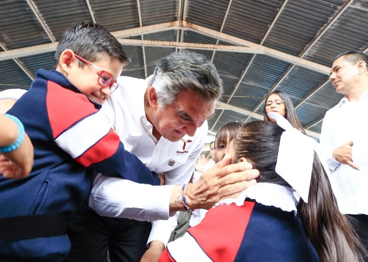 “Con educación y valores estudiantes tendrán un mejor futuro”: Américo