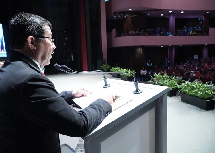 El rector Dámaso Anaya preside la graduación de 161 egresados de la UAT