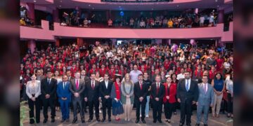 El rector Dámaso Anaya preside la graduación de 161 egresados de la UAT