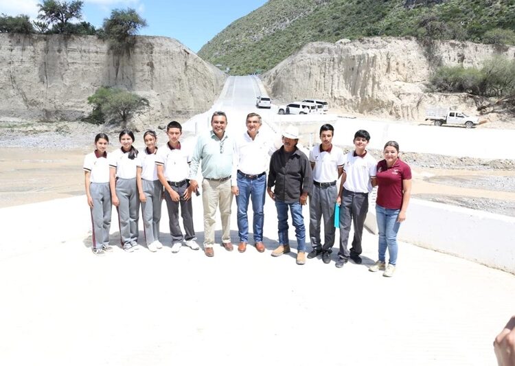 Entrega AVA viviendas a damnificados por tormenta ‘Alberto’ y supervisa obras en Tula