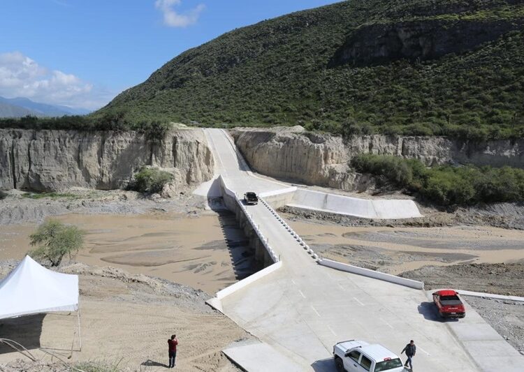 Entrega AVA viviendas a damnificados por tormenta ‘Alberto’ y supervisa obras en Tula
