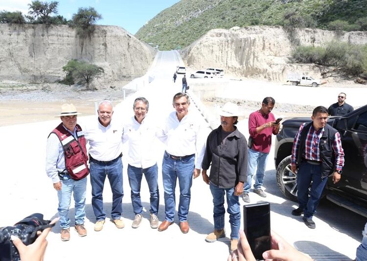 Entrega AVA viviendas a damnificados por tormenta ‘Alberto’ y supervisa obras en Tula