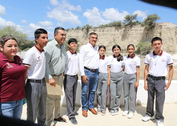 Entrega AVA viviendas a damnificados por tormenta ‘Alberto’ y supervisa obras en Tula