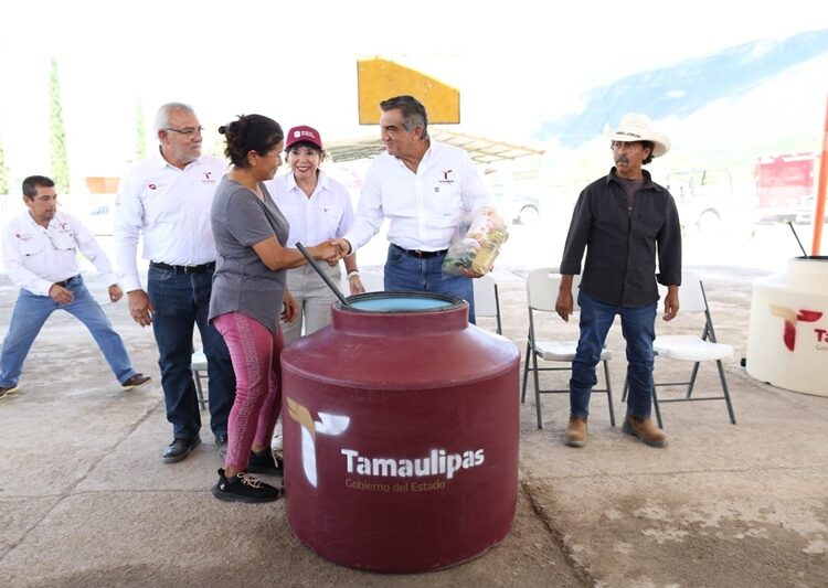 Entrega AVA viviendas a damnificados por tormenta ‘Alberto’ y supervisa obras en Tula