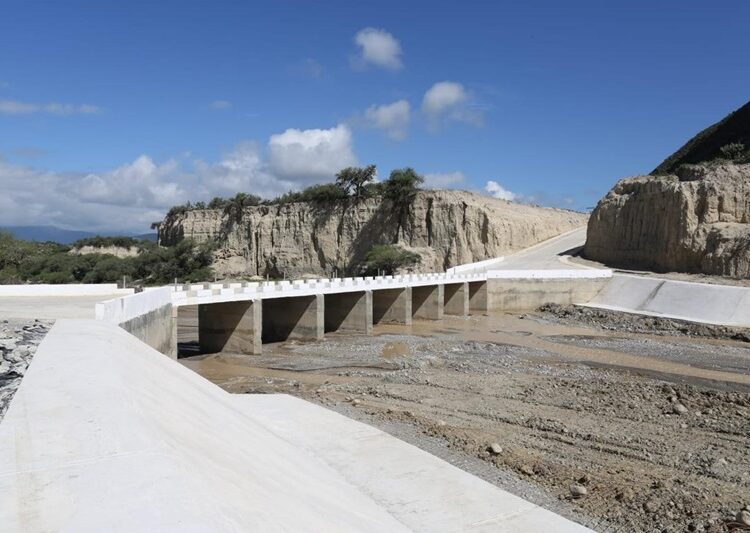 Entrega AVA viviendas a damnificados por tormenta ‘Alberto’ y supervisa obras en Tula