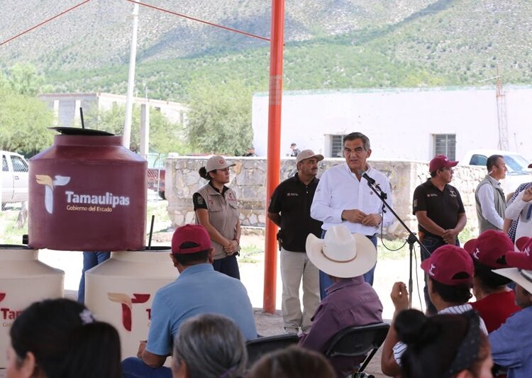 Entrega AVA viviendas a damnificados por tormenta ‘Alberto’ y supervisa obras en Tula