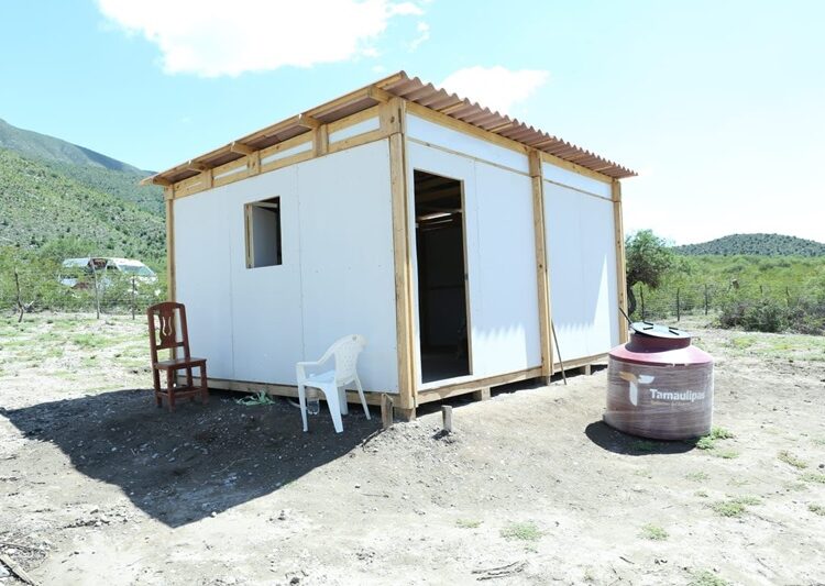 Entrega AVA viviendas a damnificados por tormenta ‘Alberto’ y supervisa obras en Tula