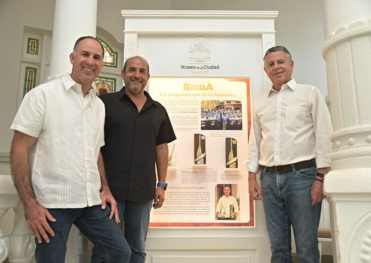 Entrega Chucho Nader preseas a Museo de Tampico