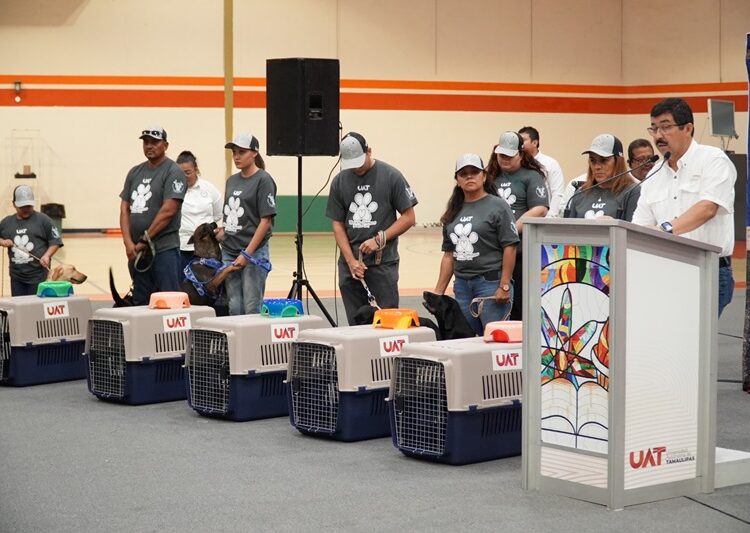 Entrega la UAT en adopción a héroes caninos