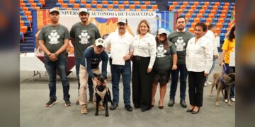 Entrega la UAT en adopción a héroes caninos