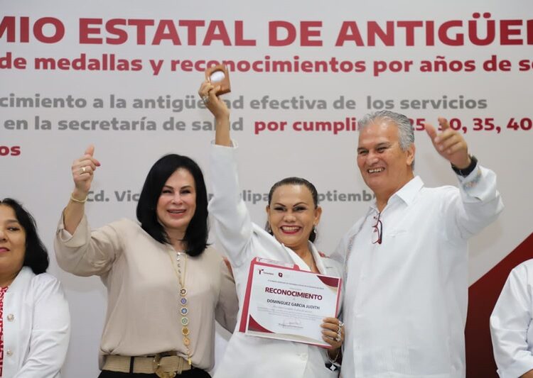 Entregan Premio Estatal de Antigüedad a 220 trabajadores de la salud