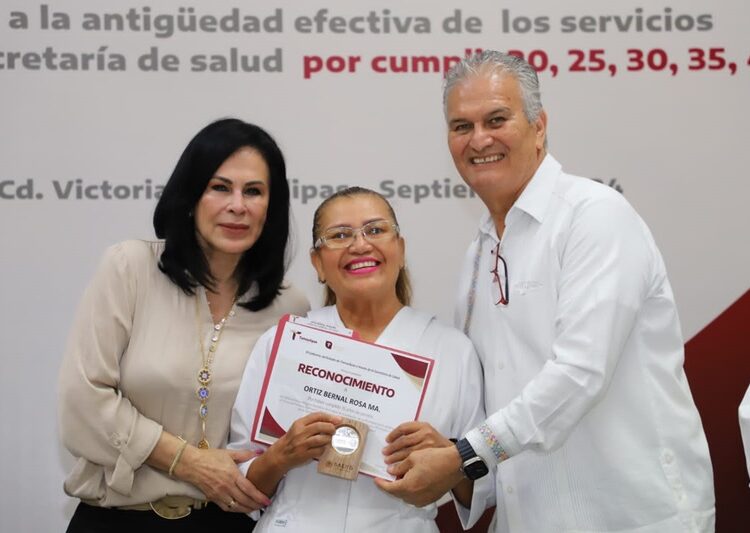 Entregan Premio Estatal de Antigüedad a 220 trabajadores de la salud