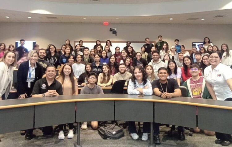 Estudiantes de la UAT realizan prácticas de enfermería en Universidad Texas A&M en Laredo
