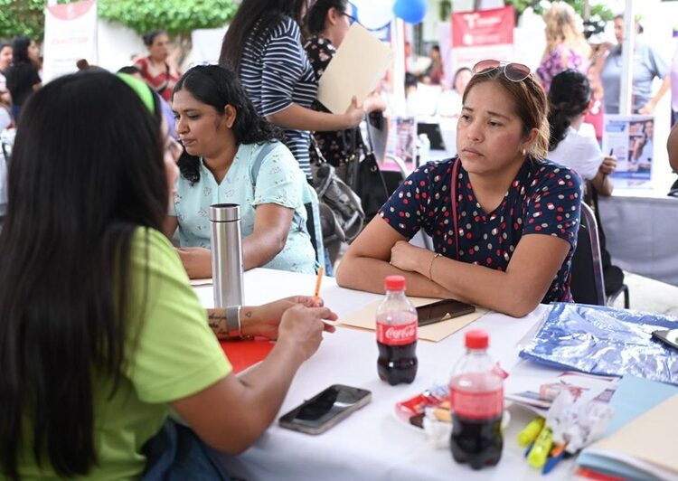 Facilitan Municipio de Victoria, empresarios y STyP trabajo digno a mujeres