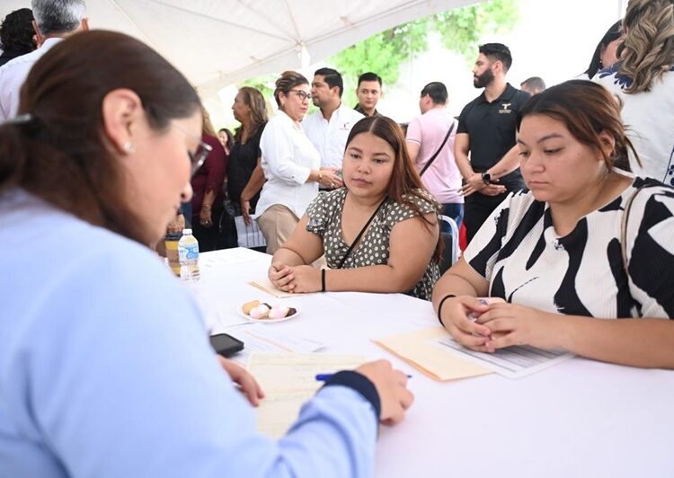 Facilitan Municipio de Victoria, empresarios y STyP trabajo digno a mujeres