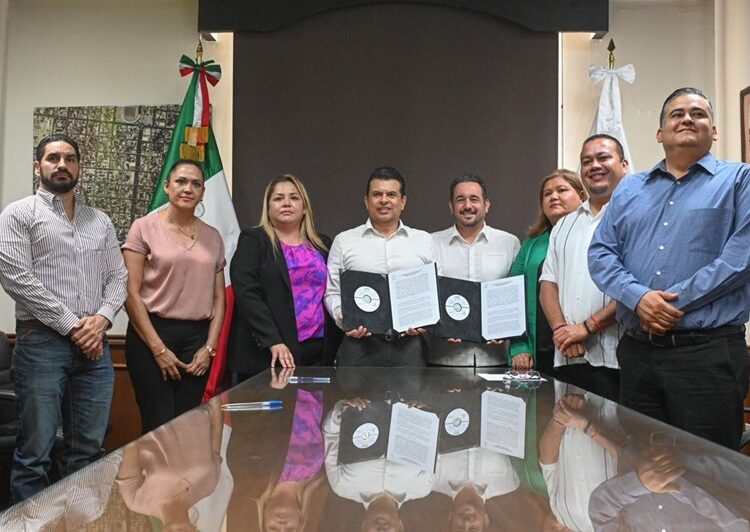 Firma Eduardo Gattás acta de entrega-recepción 2021-2024