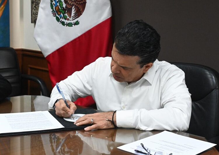Firma Eduardo Gattás acta de entrega-recepción 2021-2024