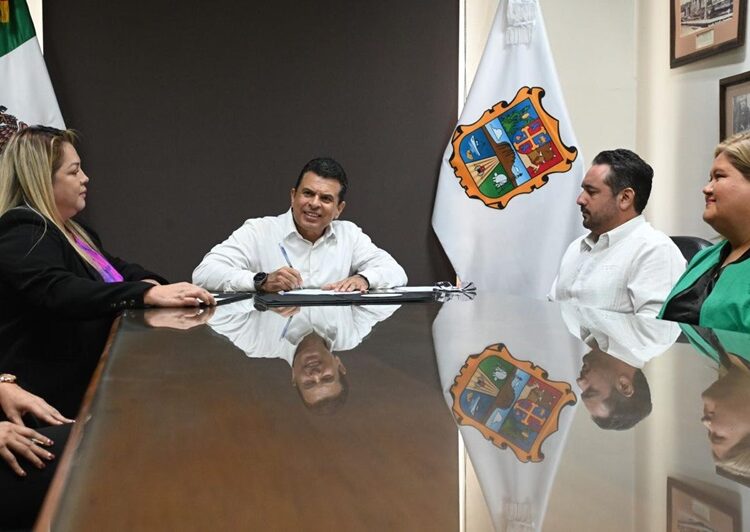 Firma Eduardo Gattás acta de entrega-recepción 2021-2024