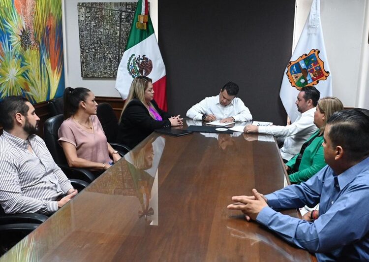 Firma Eduardo Gattás acta de entrega-recepción 2021-2024