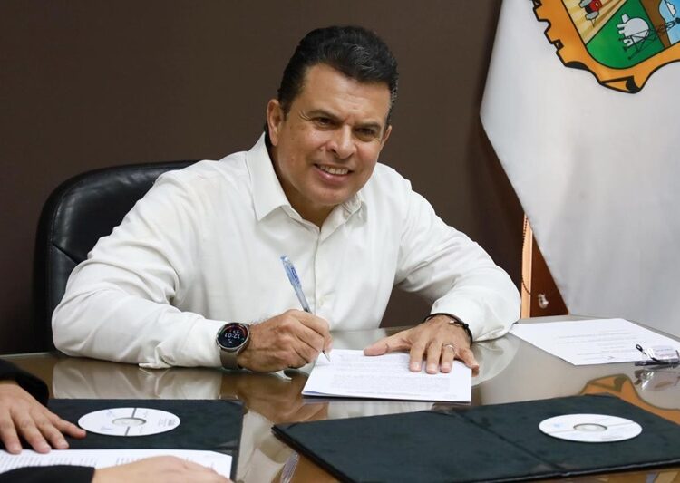 Firma Eduardo Gattás acta de entrega-recepción 2021-2024