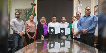 Firma Eduardo Gattás acta de entrega-recepción 2021-2024