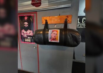 Gimnasio se disculpa por usar fotos de Gala en costales de box