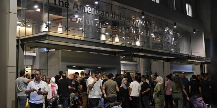 Van 14 muertos por explosiones en Líbano