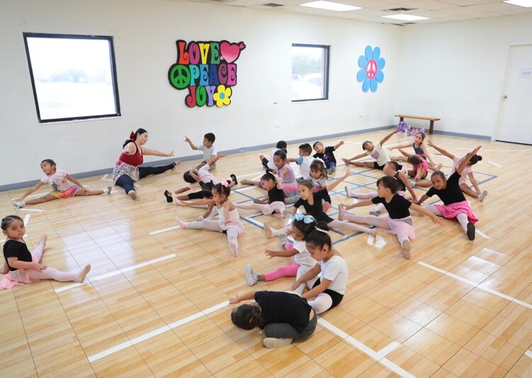 Invita Gobierno de NLD a unirse a talleres de iniciación artística