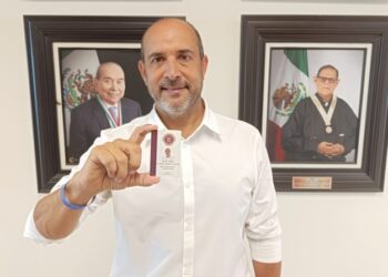 Se presenta al Congreso el primer diputado electo del PAN