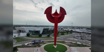 Le dan vida al Águila del Bicentenario en su aniversario