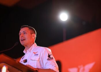 Agreden a Colosio Riojas en las inmediaciones del recinto legislativo de Xicoténcatl