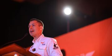 Agreden a Colosio Riojas en las inmediaciones del recinto legislativo de Xicoténcatl