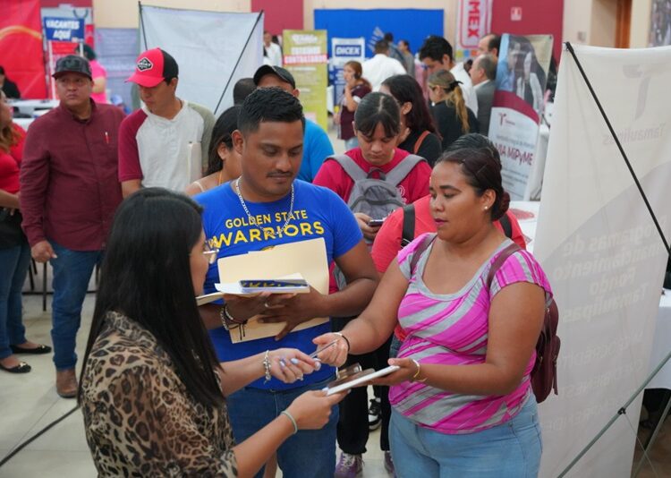 Ofertan más de 2 mil 300 vacantes en Feria de Empleo Municipal