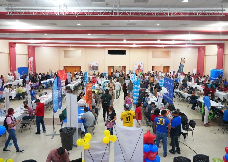 Ofertan más de 2 mil 300 vacantes en Feria de Empleo Municipal