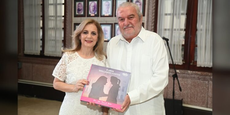 Presenta Aída Féres libro del Sistema DIF Tampico; “6 Años Brillando Juntos”