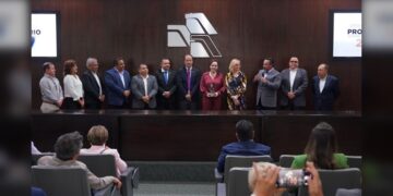 Presenta Carmen Lilia prontuario socioeconómico binacional 2024 ante fuerzas vivas de NLD