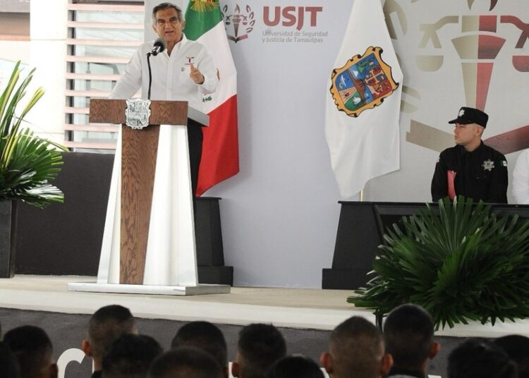 Preside gobernador ceremonia de graduación de cadetes que se incorporan a la Guardia Estatal