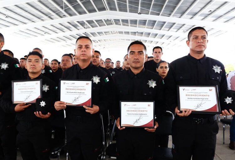 Preside gobernador ceremonia de graduación de cadetes que se incorporan a la Guardia Estatal